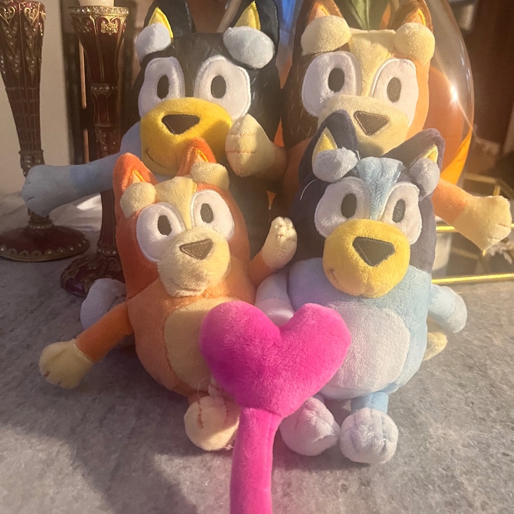 Bluey Family 16’ plush attached